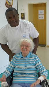 Haus & garten is a premium home and garden retail brand based in the usa. Redaktion Emons Ein Lebens Kunstler Wer Mit Dem Altenpfleger Kofi Akoto Im Haus Ruhrgarten Unterwegs Ist Lernt Etwas Daruber Was Im Leben Wichtig Ist Und Was Menschen Glucklich Macht Zeit Und Zuwendung Sind