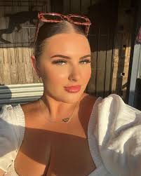 Jade Bowman's Instagram, Twitter & Facebook