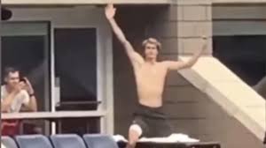 Feb 16, 2021 · the woman carrying alexander zverev's baby has dropped a bomb on his recent claims they're harmoniously awaiting the impending arrival. Us Open Alex Zverev Albert Vor Dem Start Herum Tennis Video Eurosport