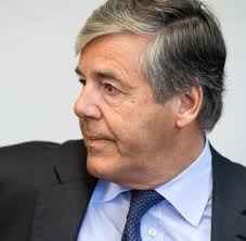 Und obwohl die deutsche bank ihre gesamtfinanzierung fossiler brennstoffe in den letzten vier jahren reduziert hat, ist sie immer noch ein wichtiger akteur in diesem geschäft. Deutsche Bank Die Seltsamen Moralvorstellungen Des Josef Ackermann Welt