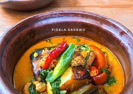 Kamu perlu menyiapkan ikan beong asap siap pakai yang dimasak dengan aneka bumbu halus seperti cabai. Cara Membuat Mangut Iwak Pe Sayur Santan Pedas Ikan Pari Asap Yang Enak Untuk Jualan Resep Masakan Harian