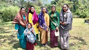 Tema dibedakan menjadi dua, yaitu tema mayor dan tema minor. Majlis Perkahwinan Istiadat Melayu Dan Gabungan Jawa Kuno Cetus Kelainan Pesona Pengantin