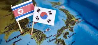 Pemandu wisata di korea utara (foto atas) dan korea selatan juga berbeda dari segi pakaian. Korea Utara Ancam Serang Korea Selatan Tanpa Ampun Republika Online