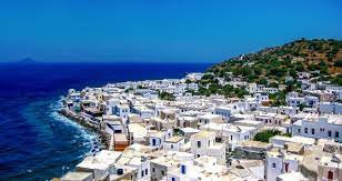 Ένα νησί με μακραίωνη και ξεχωριστή ιστορία, που κάνει δειλά τα βήματά του στον τουρισμό αλλά κρατά ζωντανές τις τοπικές παραδόσεις του, με αυθεντικό. Nisyros Holiday Tips Travel Info Ferryhopper