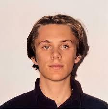 Lora Kelly's Instagram, Twitter & Facebook