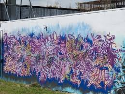 Phase 2 is an american graffiti artist known for his pioneering role in the bubble letter style of spray painting.born michael lawrence marrow on august 2, 1955, in bronx, ny, he began tagging subway trains during the early 1970s, and later became a founding member of united graffiti artists (uga). E Morto Phase 2 Pioniere Dei Graffiti Influenzo La Scena Hip Hop Degli Albori La Repubblica