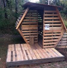 Fabriquer Une Cabane De Jardin En Bois De Palette Pas Cher Et Design Maison En Bois De Palettes Creation Avec Des Palettes Abri Jardin Palettes