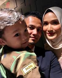 2nd theme park selepas london, kali ini di . Video Hanis Zalikha Kongsi Tips Bagaimana Yusuf Iskandar Mudah Gosok Gigi Dari Kecil Lagi Berita Steady