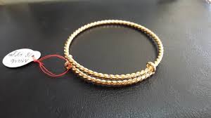 Baju kurung kedah dengan leher teluk belanga diperindahkan dengan perhiasan kalung papan didada.bajudipadankandengan terd apat pel b agai kerongsang jenis gelang tangan ibu dan anak antaranya gelang belah rotan, gelang pintal dan rantai tangan. Contoh Gelang Tangan Pintal Padu Cahaya Baru Enterprise Facebook