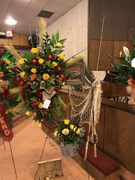 Pin By Jan Darnaby On Smpathy Flower Pieces Funeral Floral Arrangements Funeral Flowers Memorial Flowers