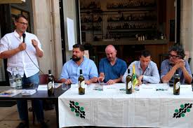 Presentazione Falanghina “ConFine” dell'Agricoltura Coesiva “Sale della  Terra”, un vino segno di unione e di viaggio nel territorio