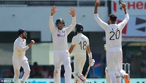 With this, this video is becoming increasingly popular. Michael Vaughan Slams Deteriorating Pitch In India Following England Batting Collapse Aktuelle Boulevard Nachrichten Und Fotogalerien Zu Stars Sternchen