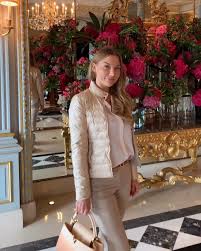 Anna Bey School Of Affluence On Instagram Saturday Casual Look Jetsetbabe Schoolofaffluence Sophisticated Outfits Classy Winter Outfits Fashion Classy