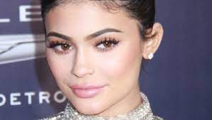 Lippen definition, to trust (a person). Beauty Tipp Wie Kylie Jenner Dieser Trick Zaubert Sofort Vollere Lippen Bunte De