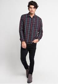 Sampai detik ini pun, pakaian ini masih sering dikenakan dan pastinya terdapat sedikit tambahan modernisasi dengan model atau desain yang lebih unik serta dibuat dengan tampilan. Tampil Keren Dalam Gaya Fashion 90 An Dengan Referensi 14 Busana Di Sini