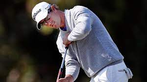 The 2013 masters champion was accused of anchoring his long putter into his body, a move some social media users felt adam scott was anchoring the putter to his bodycredit: Golf S Governing Bodies Agree To Prohibit Anchoring Of Putters From 2016 Golf News Sky Sports