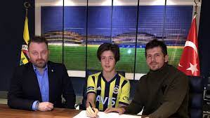 Altyapı oyuncumuz 2005 doğumlu arda güler ile 2.5 yıllık profesyonel sözleşme imzalandı. Fenerbahce Arda Guler Ile Sozlesme Imzaladi Fenerbahce Fb Haberleri Spor