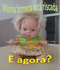 Tinta de caneta pode deixar manchas horríveis nas roupas, se você deixou cair na sua roupa de couro ou no estofado de couro, saiba que tem quando terminar enxágue o local usando detergente suave e água morna. Risco De Caneta Na Boneca Riscada De Caneta Suja Dicas Da Lucy