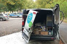 Oftmals wirken die grünanlagen ungepflegt und lieblos, spielplätze laden nicht zum verweilen ein, kurzum: Berlin Germany Vonovia Real Estate Group Vans Attacked