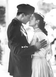 Întors din al doilea război mondial, un tânăr soldat (keanu reeves) descoperă că mai are prea puține în comun cu tot ce a lăsat în urma sa. A Walk In The Clouds 1995 Imdb