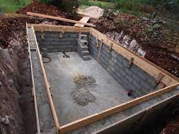 Struktur dan konstruksi kolam renangmerupakan salah satu yang wajib dan diperhatikan sebelum membangu.n. Tips Membuat Kolam Renang Sendiri Di Rumah