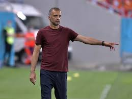 Jun 17, 2021 · fcsb se duelează cu shakhter karagandy în conference league, iar alexandru bourceanu îi avertizează pe jucătorii formației patronate de gigi becali. Dinu Todoran Blocat Cand A Trebuit SÄƒ Explice SchimbÄƒrile FÄƒcute La Pauza Meciului Fcsb Shakhter Karagandy Trebuie SÄƒ Fie PregÄƒtiÈ›i