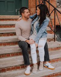 What To Wear In 50 Degree Weather High Top Sneaker Outfits For Women I Love These Casual 50 Degree Weather Outfit Spring Outfits Casual Top Sneakers Outfit