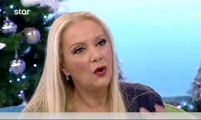 Τελειώνοντας το σχολείο σπούδασε μουσική και υποκριτική. Elnta Panopoyloy Den Enoxlh8hka Pote Epeidh Me Anagnwrisan Sthn Paralia Kai Blepane Thn Kyttaritida