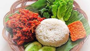 Menu ayam geprek ini banyak dicari untuk menu sarapan. Analisa Usaha Bisnis Kuliner Ayam Geprek