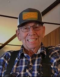 Shelly Leach's Instagram, Twitter & Facebook