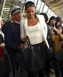 Kimi raikkonen impone récord de más carreras en fórmula 1. Kimi Raikkonen And Girlfriend Minttu Virtanen Arrive At The Airport Ahead Of The Chinese Grand Prix Chinese Grand Prix Phot Formula 1 Chinese Grand Prix Espn