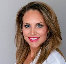 Julie Rowland's Instagram, Twitter & Facebook