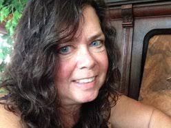 Donna Wade's Instagram, Twitter & Facebook