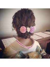 振袖や着物などの和装に似合う結婚式の髪型を特集 他にも ハーフアップや編みこみなど結婚式で人気のヘアアレンジ画像や自分出来る髪型 動画を紹介しています ドレッシングルームでは 結婚式二次会のお呼ばれゲストの服装 髪型 余興 ご祝儀 招待状 成人式 ヘア