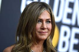 Eine gute frisur zu finden ist nicht. Frisur Makeover Jennifer Aniston Prasentiert Blonde Mahne Weltweitestars