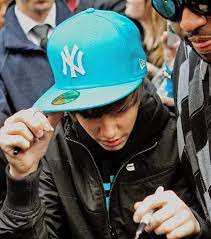 Pakai topi new era stickernya tidak dilepas / ny yankees baseball cap | moma design store : 15 Trend Terbaru Stiker Di Snapback Dilepas Apa Tidak Sticker Fans
