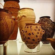 En este periodo la casta sacerdotal tenían el control del conocimiento astronómico, de la voluntad de los dioses, la matemática, la historia, el arte y algunos creen que hasta de la actividad comercial y la política.2 Ceramica Wikipedia La Enciclopedia Libre