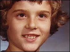 Documentário conta drama de gêmeo criado como menina após perder pênis