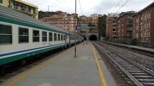 Qui puoi trovare gli orari delle ferrovie dello stato o di altre compagnie ferroviarie. Caos Alla Stazione Di Finale Ligure Treno Bloccato Da Profughi Senza Biglietto Ivg It
