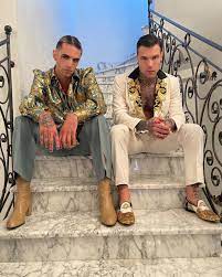 Fedez achille lauro orietta berti: Mille I Look Di Fedez Achille Lauro E Orietta Berti Nel Video