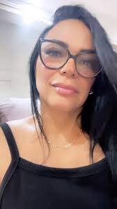 Hoje fiz meu cílios com a @kellysilvalash_ no espaço @maison_acsayonara ,  super amei, técnica fio a fio e trás uma beleza e leveza no olhar! 👁️,  Sigam elas e fiquem por dentro de todas as novidades. 🤍 ...