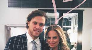 Marcela pastrňáková s dresem svého syna | jaroslav legner (sport) david pastrňák dorazil na vyhlášení zlaté hokejky s maminkou marcelou | pavel mazáč / sport marcela pastrňáková v dresu bostonu, za který hraje její syn david | jaroslav legner (sport) Marcela Pastrnakova Informace O Tematu Isport Cz
