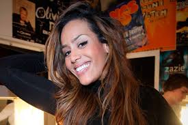 Coach incontournable dans l'émission the voice, amel bent a pu constater les étonnantes qualités scéniques et artistiques de ses filles sofia et hana. Amel Bent Son Mari Enfin Sorti De Prison