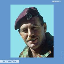 צבי עופר היה מהלוחמים הנועזים והמעוטרים בתולדות צה"ל. לחם ופיקד לאורך שנים  רבות בפלמ"ח ובצה"ל, עד לנפילתו כמפקד סיירת חרוב בדצמבר 68', במרדף אחרי  חוליית מחבלים באזור ואדי קלט. במהלך חייו נלחם