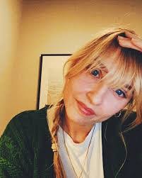 Cara Hardin's Instagram, Twitter & Facebook