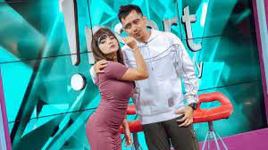 Namanya cukup di kenal di dunia entertainment. Pembeli Celana Dalam Bekas Dinar Candy Bikin Konten Biar Balik Modal