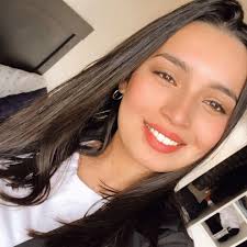 Ludmila Figueredo (@ludmilabe01)