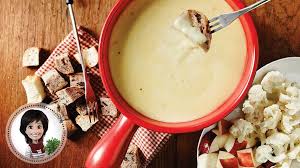 Fondue Au Fromage Suisse De Josee Di Stasio Recipe Cheese Fondue Swiss Cheese Fondue Fondue