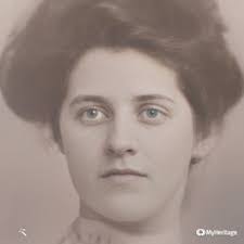 Lucy Dilley's Instagram, Twitter & Facebook