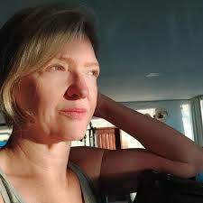 A terapia é transformadora! Há um mundo dentro de nós, uma história,  sonhos,desejos, frustrações e nem sempre conseguimos nos entender e na  terapia você encontra esse lugar... Um lugar para ser você